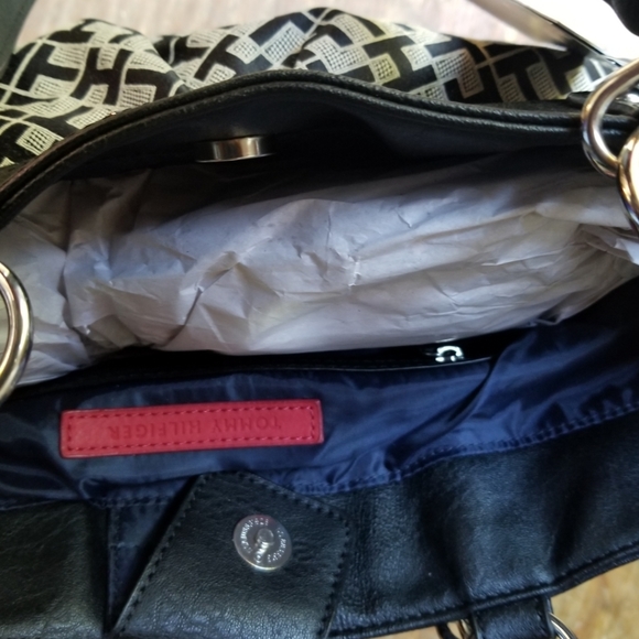 New Tommy Hilfiger totes purse - Picture 2 of 4